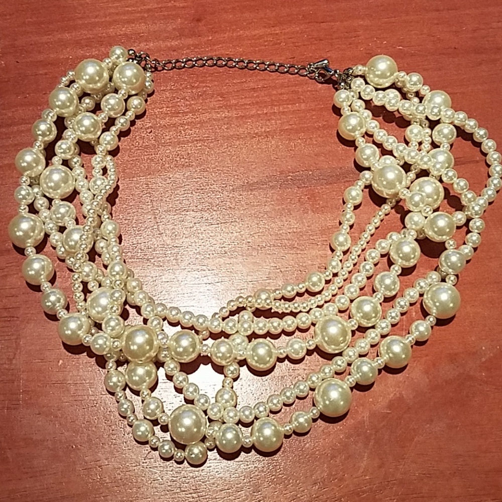 Fake pearl necklace different size pearls